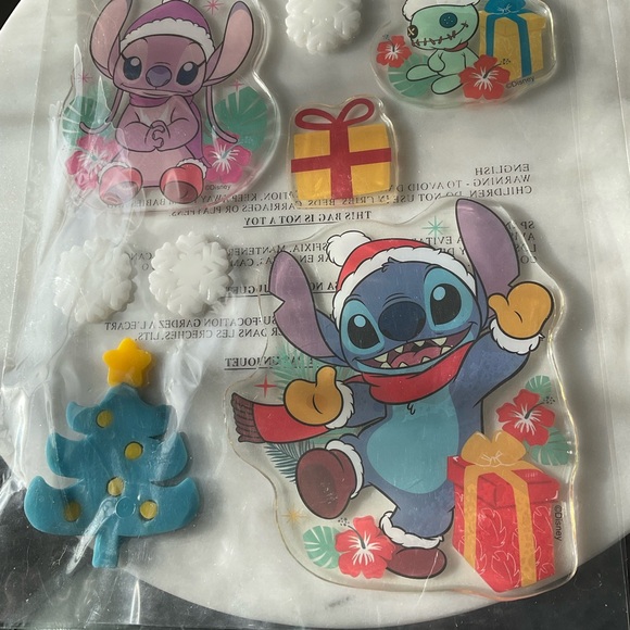 🎄Disney Stitch Christmas Window Clings - Picture 3 of 4